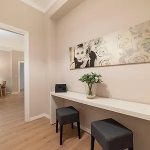 Domus Claudia Apartment Rome